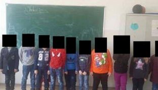 Mësuesja me “metodën pedagogjike” Facebook [video]