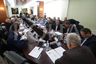 Kërkohet raportimi i Maxhunit për “prezencën e njerëzve me uniforma serbe në veri”