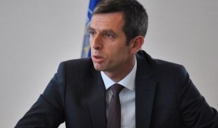 Hoti e O’Connell lavdërojnë procesin e emërimit të Berishës në krye të Doganës [video]