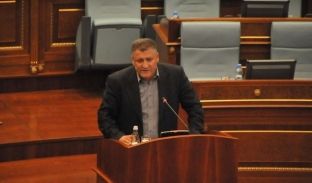 Deputeti Berisha kërkon përjashtimin e Listës Serbe nga zgjedhjet