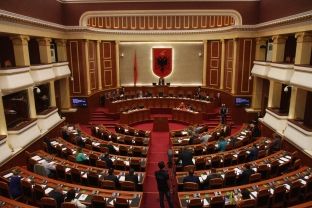 Tensione në Parlamentin e Shqipërisë