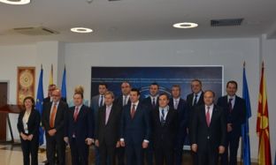 Shqipëria i kërkon Hahn të ndërhyjë për interkonjeksionin me Kosovën