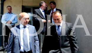  Mustafa: Haradinaj, peng i shtetit mbi të cilin bie barra e krimeve e masakrave