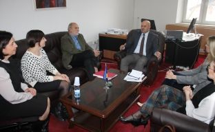Mjekët e Kosovës trajnohen nga ata amerikanë për transportin e të porsalindurve