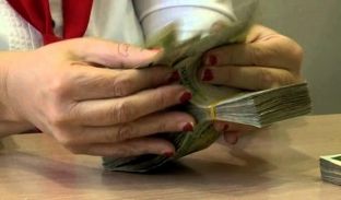 Euro pëson rënie të fortë në raport me Lekun shqiptar