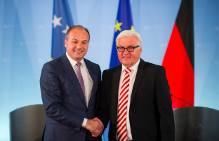 Hoxhaj: Urime miku im, Walter Steinmeier