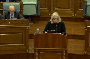 Brovina: Me shëndetësinë në Kosovë u eksperimentua, solli shumë të këqija