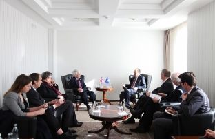 Hoxhaj takon deputetët britanikë, siguron mbështetjen britanike
