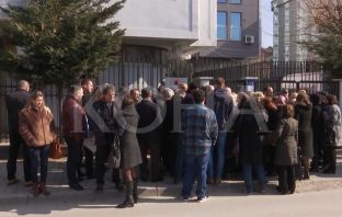 Studentë të “Kristalit” të Shqipërisë kërkojnë nostrifikimin e diplomave [video]