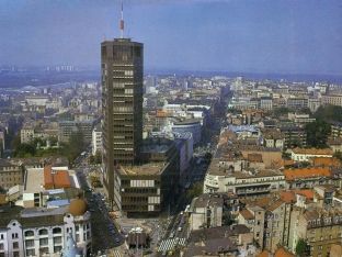 Serbia me mbi 100 fletë arreste kundër kosovarëve