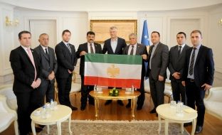 Thaçi priti një delegacion të ashkalinjve të Kosovës për 14 vjetorin e ditës së tyre të flamurit