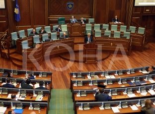 Polemika mes pozitës dhe opozitës për tenderët e djemve të kryeministrit
