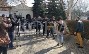 Lëndohen 7 studentë të SKV-së dhe një polic, 10 protestues të ndaluar