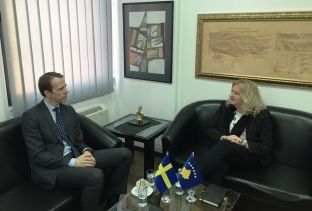 Suedia vazhdon përkrahjen e fuqishme për zhvillimin e shtetit të Kosovës