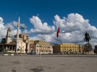 KE parashikon 3.5% rritjen ekonomike të Shqipërisë