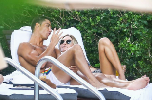  Ronaldo shijon pushimet me një bionde misterioze