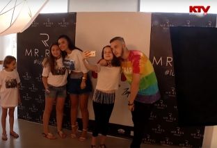  Takimi i anëtarëve të “On Records” me fansat e tyre [video]