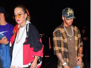 Rita sërish në shoqërinë e Lewis Hamilton