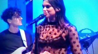  Dua performon shqip në Prishtinë