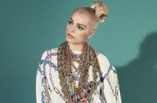 Shtatë hitet botërore që nuk e keni ditur se i ka shkruar Bebe Rexha