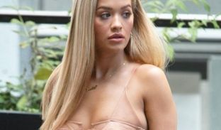 Rita Ora shijon qëndrimin në New York, mahnit me stilin e saj