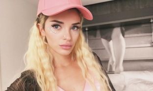 “Vogue” intervistë me Era Istrefin, e krahason me Rihannan