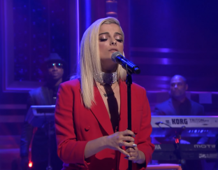 Bebe Rexha performon në emisionin më të shikuar në Amerikë