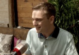  Liricool, këngë për tregun anglez [video]