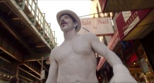 Grupi “Red Hot Chilli Peppers” publikon klipin e këngës së re [video]