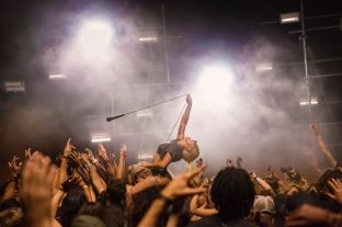 Lady Gaga publikon këngën e saj të re [video]