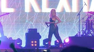 Koncerti i Bebe Rexhës në Tiranë përmes fotove