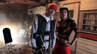 Skylar Grey dhe Eminem sjellin “Kill For You” [audio]