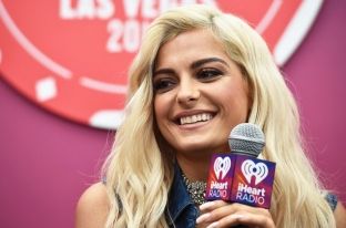 Bebe Rexha e shokuar që Britney ka kënduar këngën e saj [video]