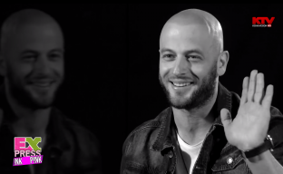 Adrian Gaxha nudo në shkollë [video]