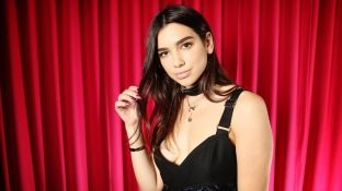  Dua Lipa në ballinën e “Vogue” në Britani