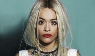 Rita Ora kthehet në Londër [foto]