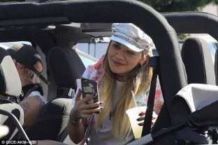 Rita, seksi me pantallona të shkurtra