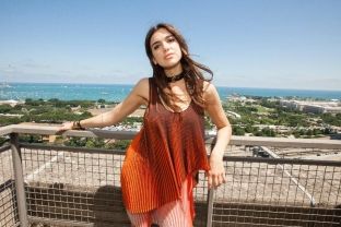 Dua Lipa e Valerie Rockefeller Wayne mbështesin “nënat dhe fëmijët e Kosovës”