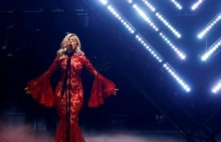 Bebe Rexha shkëlqen me performancat e saj në MTV EMA 2016 [foto/video]