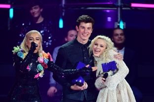 Lady Gaga dhe Justin Bieber triumfuan në MTV EMA