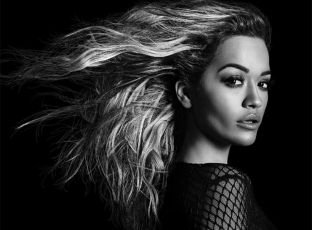  Rita Ora kërkon votën për Hillaryn