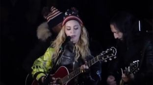 Madonna voton për Hillary Clinton [video]