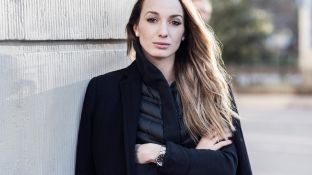Kosovare Asllani pozon për revistën e njohur “Elle”