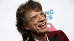 Mick Jagger bëhet baba në moshën 73 vjeçare