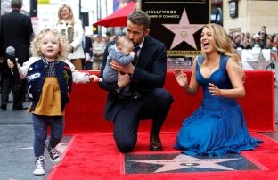 Ryan Reynolds bëhet me yll në Hollywood