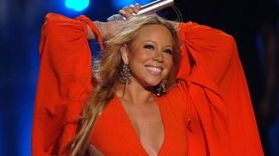 Mariah Carey nuk e njeh Jennifer Lopezin, Ariana Granden dhe Demi Lovaton [video]