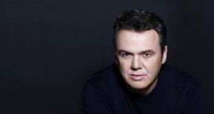  Ilir Shaqiri ripërpunon “Rrjedhë në këngë e ligjërime” [video]