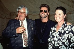 George Michael do të varroset afër nënës