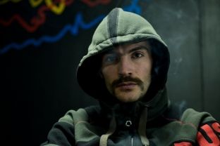  Elinel publikon parodinë “Bounce” [video]