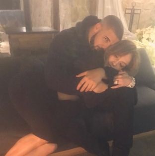  J-Lo ndihet e lumtur në krahët e Draket